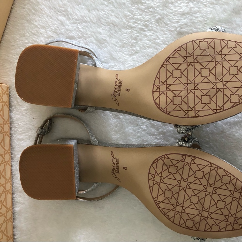 Jewel by Badgley Mischka Odonna sandals. Size 8 never worn. Brand new in box. - Picture 12 of 15